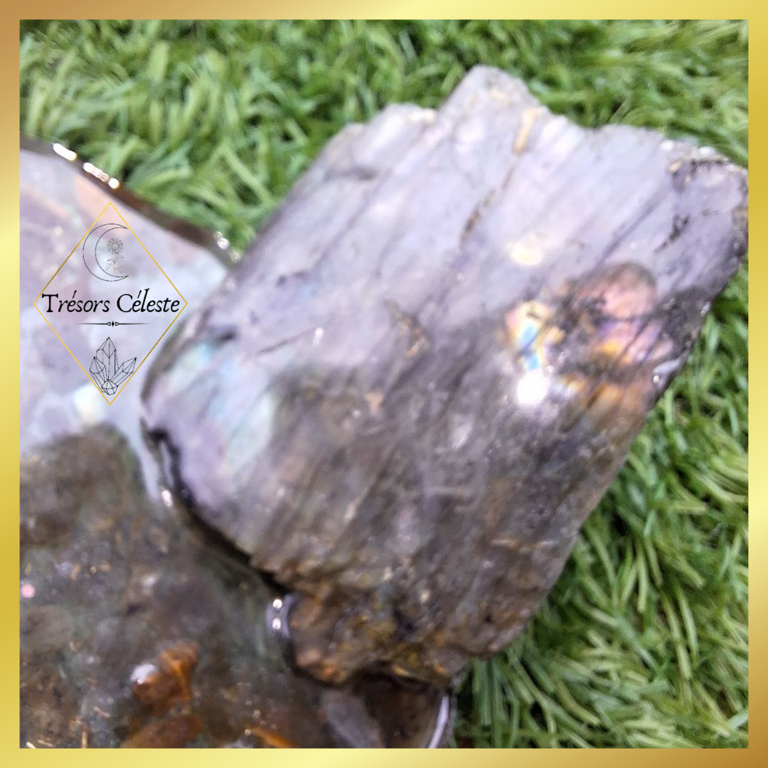 Plateau avec une Labradorite brut et oeil de tigre